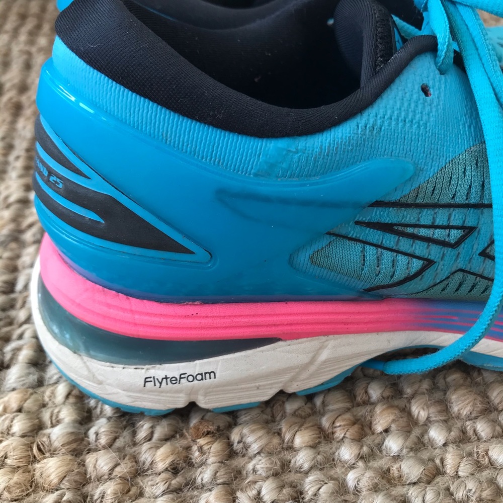 ASICS - Picture 9 of 11